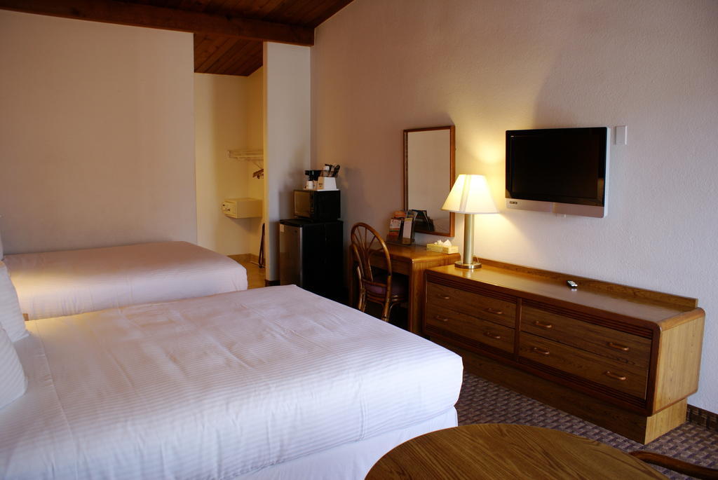 Days Inn Harbor View Сан Диего Екстериор снимка