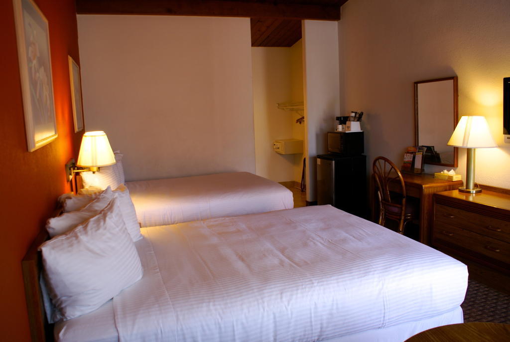 Days Inn Harbor View Сан Диего Екстериор снимка