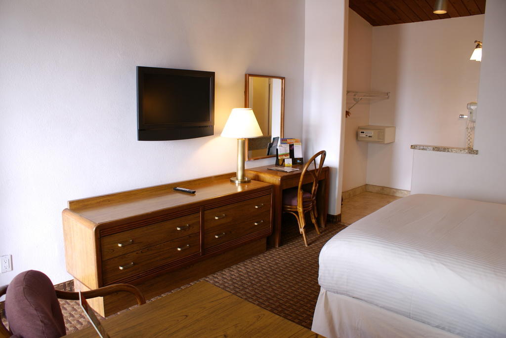 Days Inn Harbor View Сан Диего Екстериор снимка