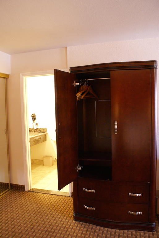 Days Inn Harbor View Сан Диего Екстериор снимка