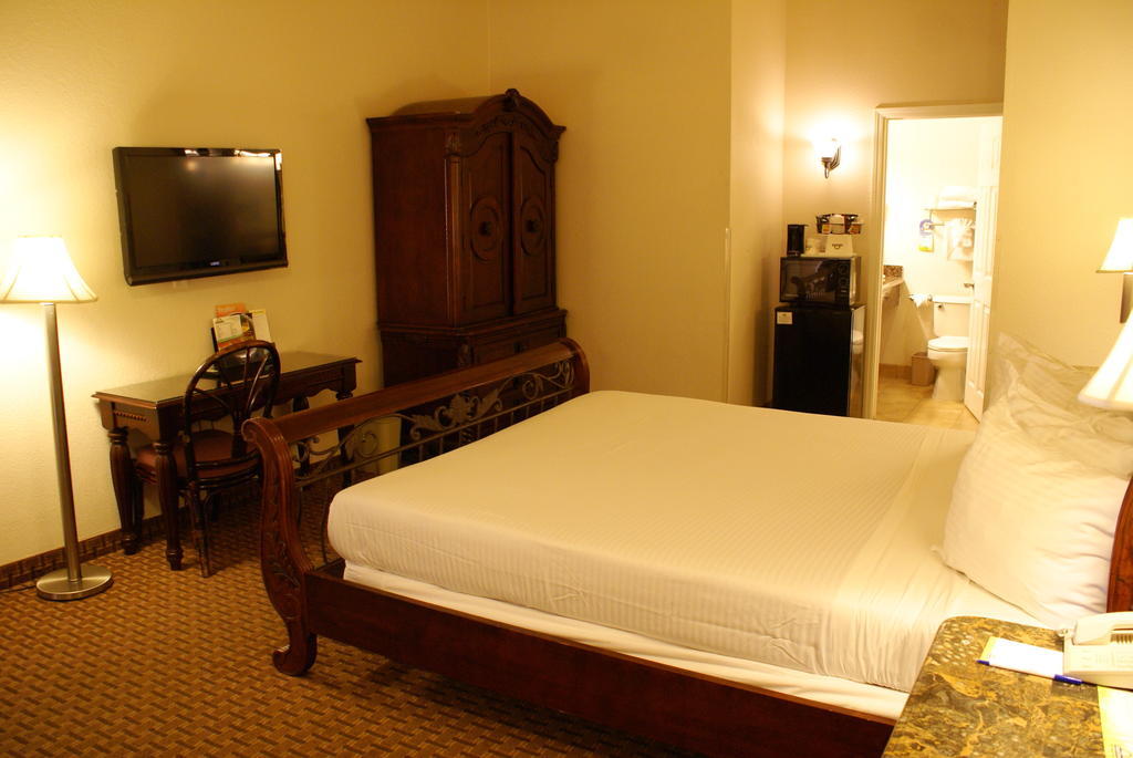 Days Inn Harbor View Сан Диего Екстериор снимка