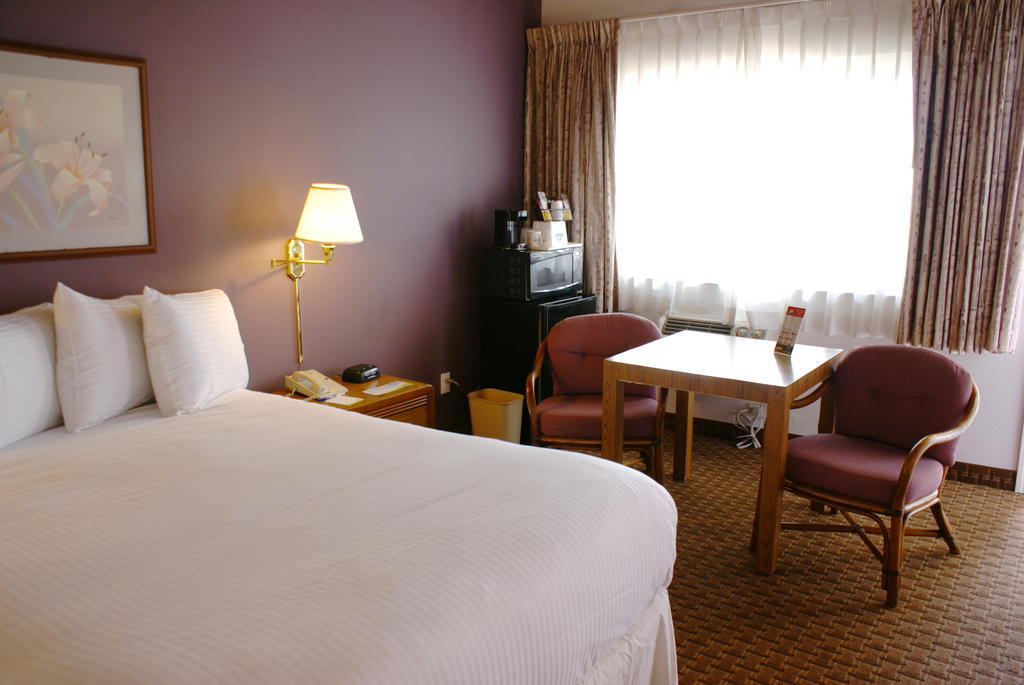 Days Inn Harbor View Сан Диего Екстериор снимка