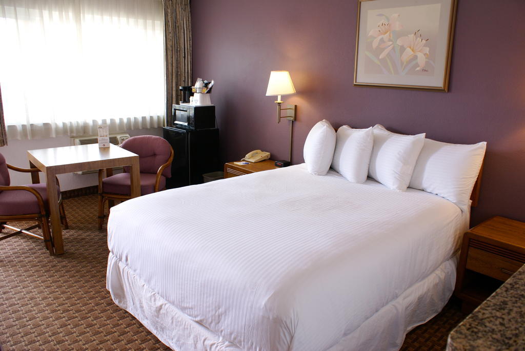 Days Inn Harbor View Сан Диего Екстериор снимка