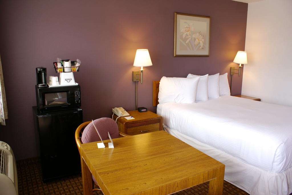 Days Inn Harbor View Сан Диего Екстериор снимка