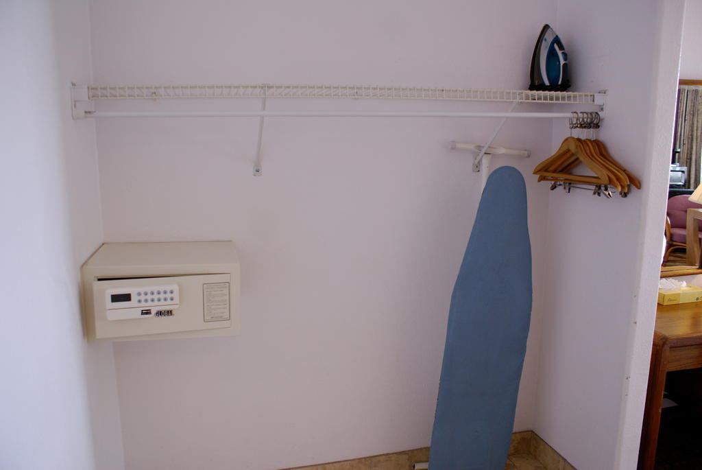 Days Inn Harbor View Сан Диего Екстериор снимка